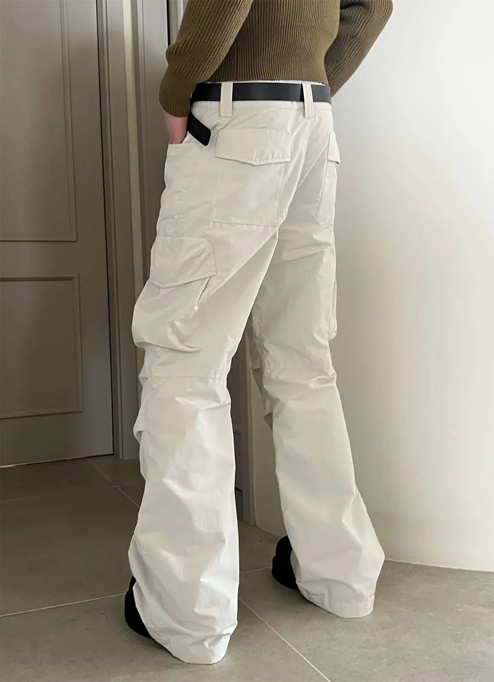 Three-dimensional patch pocket casual pants